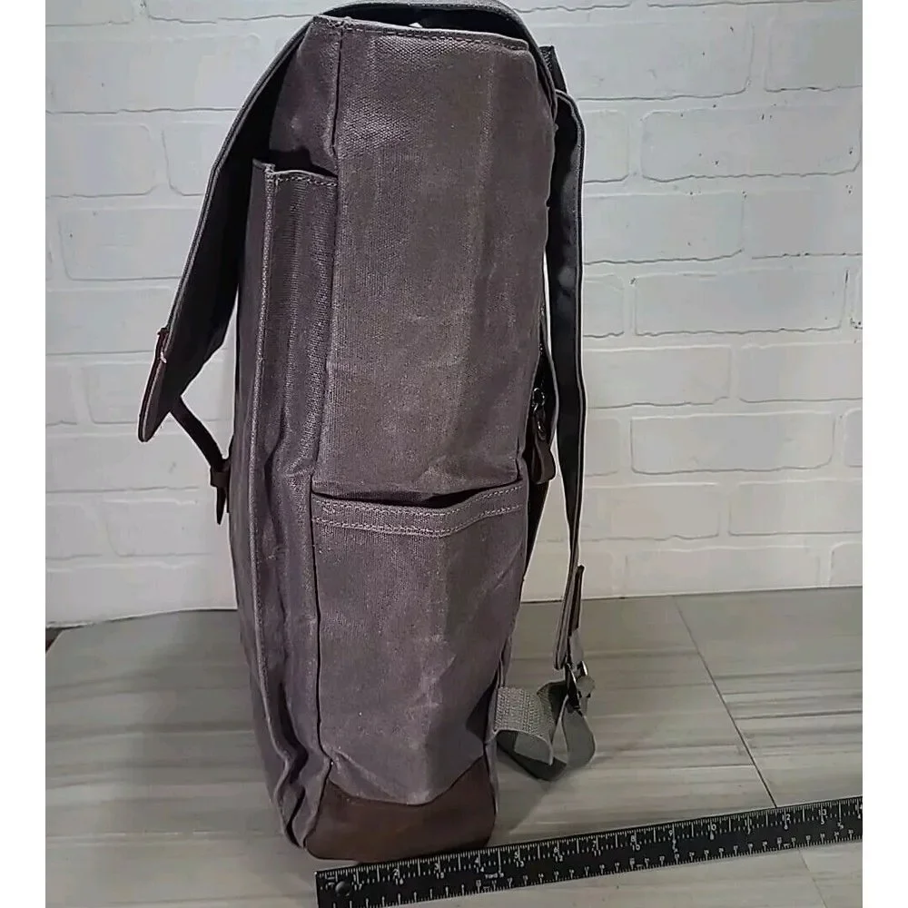 Dungeons & Dragons‎ / Magic The Gather Gray /Brown Leather Waxed Canvas Backpack